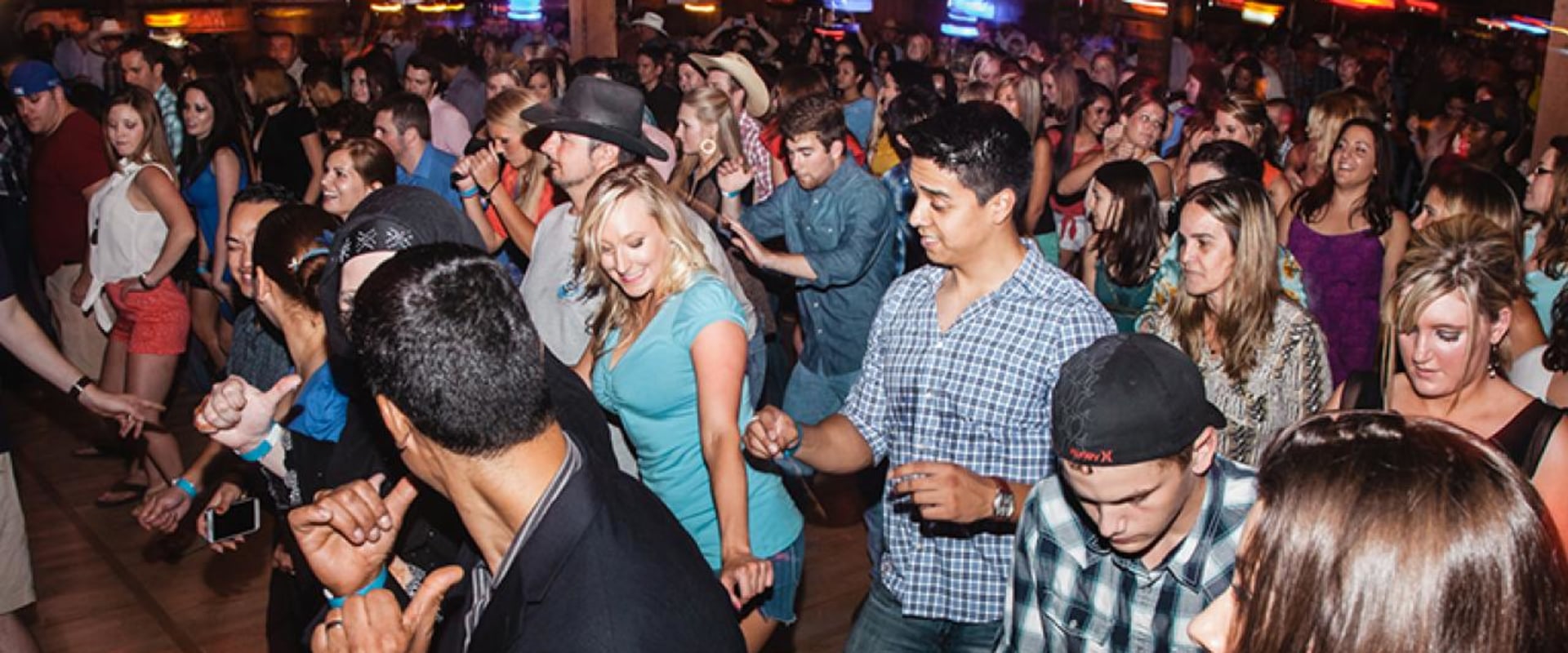 Is There a Cover Charge to Enter the Garden Bistro Bar in San Antonio, Texas?