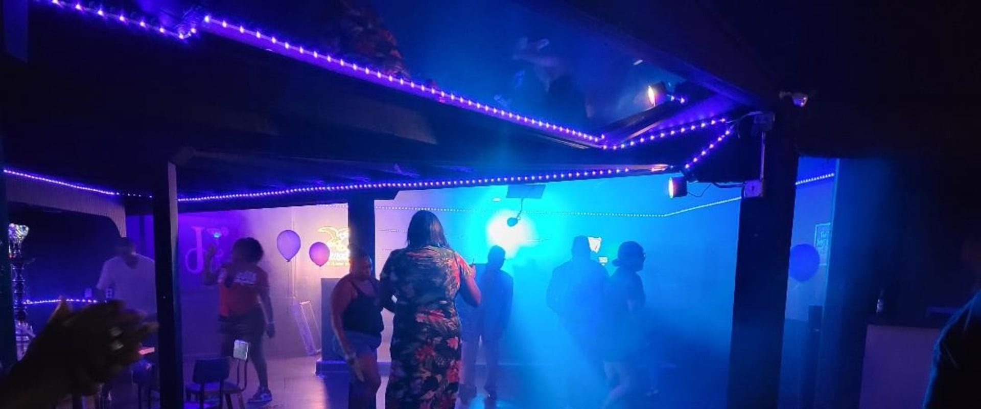 A Nightlife Experience in San Antonio, Texas: What Types of Food Can You Enjoy at the Country Bar?