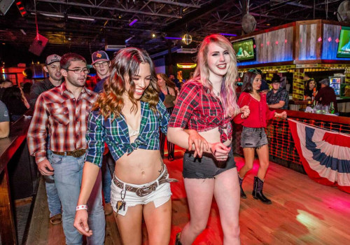 What Type of Music Does the Country Bar in San Antonio, Texas Play?